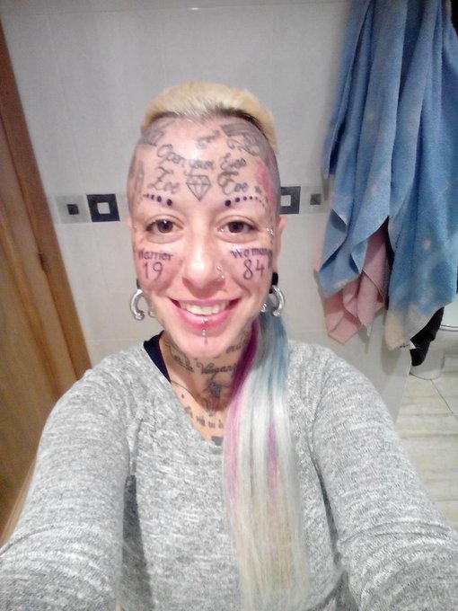 News tattoos in my face yeaaaaah q corra la tinta y a x el r&eacute;cord mundial!! \m/ http://t.co/rrHCwHJq