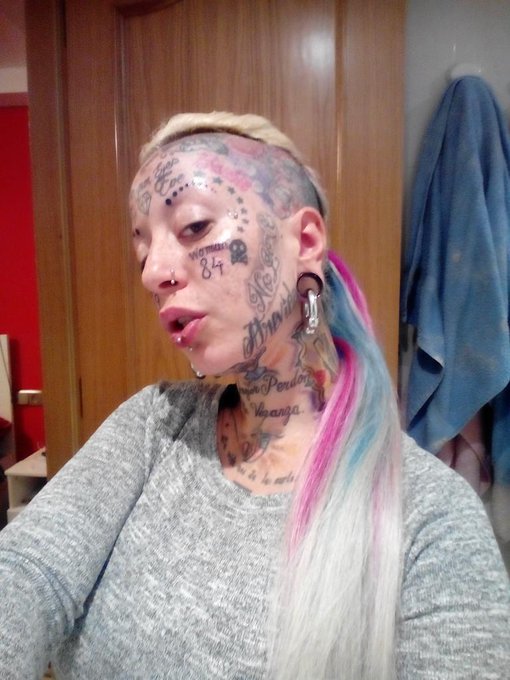 News tattoos in my face yeaaaaah q corra la tinta y a x el r&eacute;cord mundial!! \m/ http://t.co/rrHCwHJq