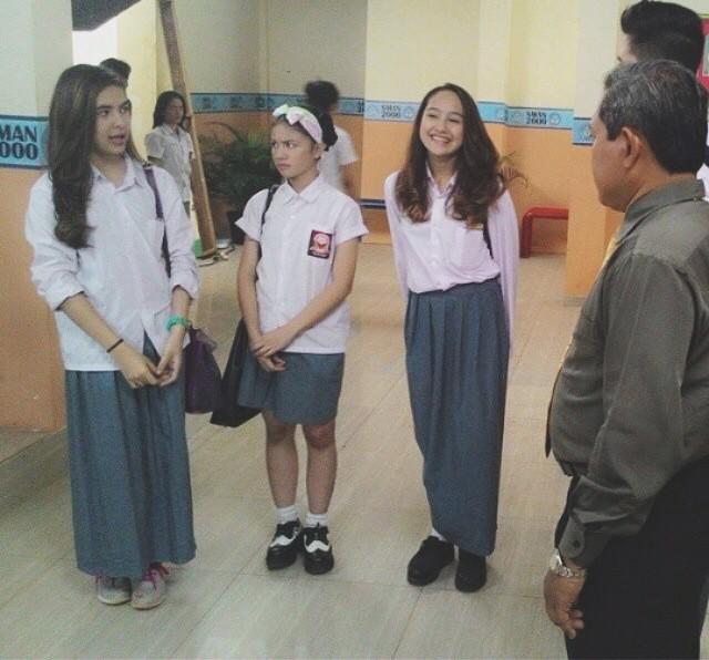 onlywinxsky's tweet photo. Eh ada om2 di situ :3 >< @bellagraceva_ap @salshaabilaa @steffizmr15 http://t.co/1iIKWw7j2A