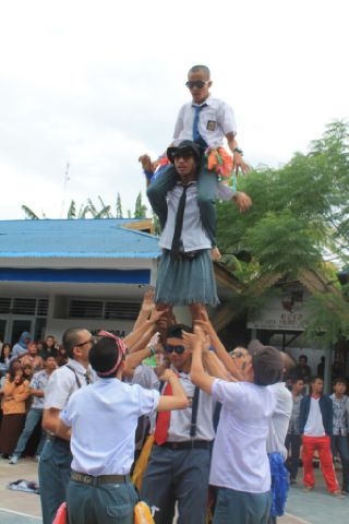 faatkiu_'s tweet photo. Piramid pertama Badboys Gado-gado 2015 smansa :D @Badboys_Gs70PL @galanghidayat6 http://t.co/YUbQxdjFNg