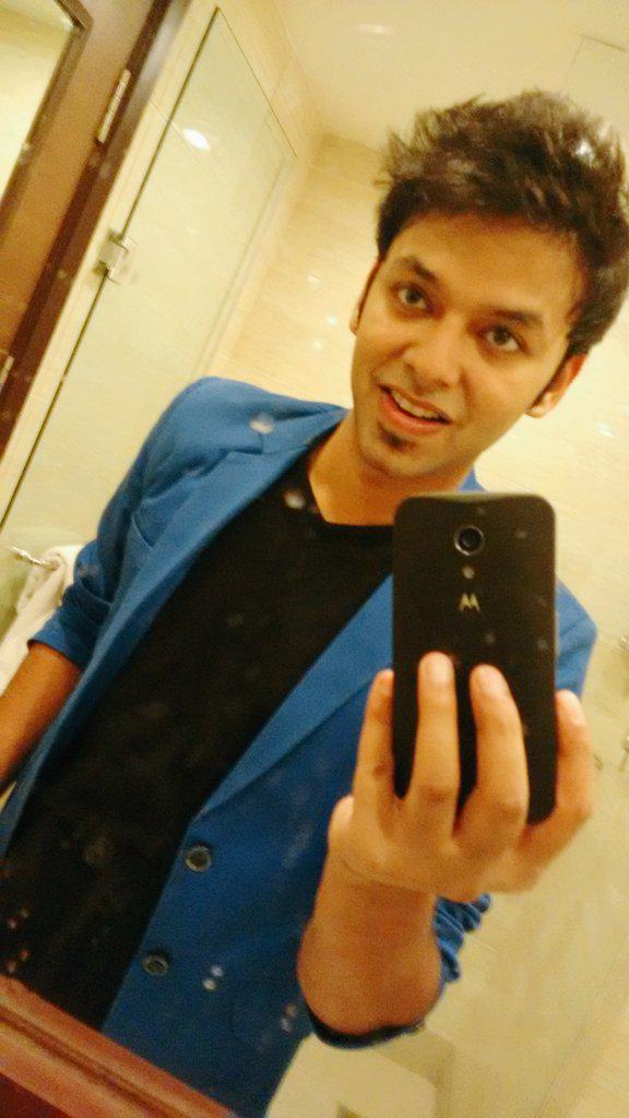 AstitvaZaman's tweet photo. All set to go live in few minutes... @AstitvaTheBand live @itcsheraton #backstageclick http://t.co/c1rToNFKlm