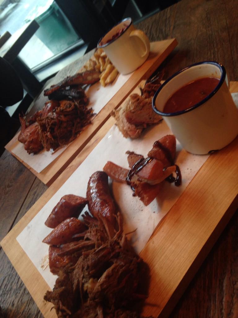 Amazing lunch <a href="/LonghornsBBQuk/">Longhorns Barbecue</a> thanks for letting us sneak in early!!