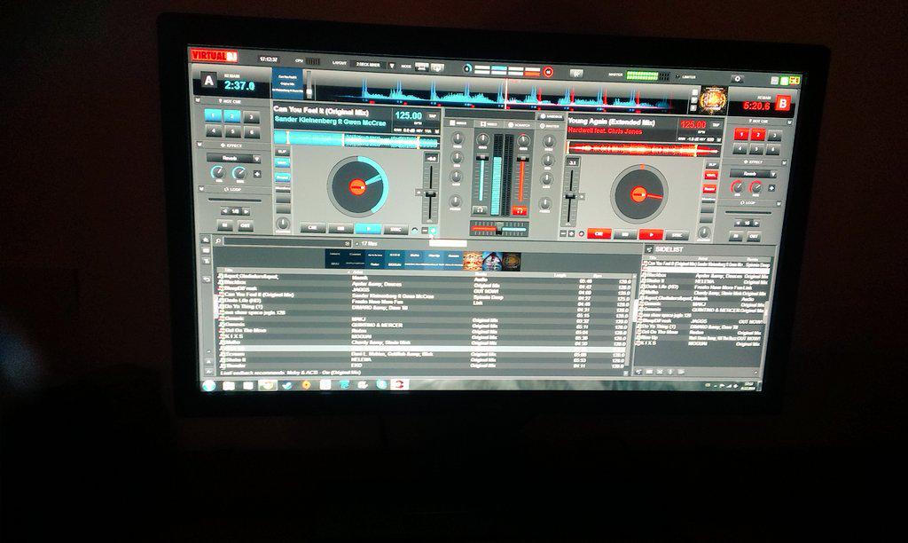 MarkStyller's tweet image. Mixing new RADIOSHOW :) Starting with some good deephouse :)