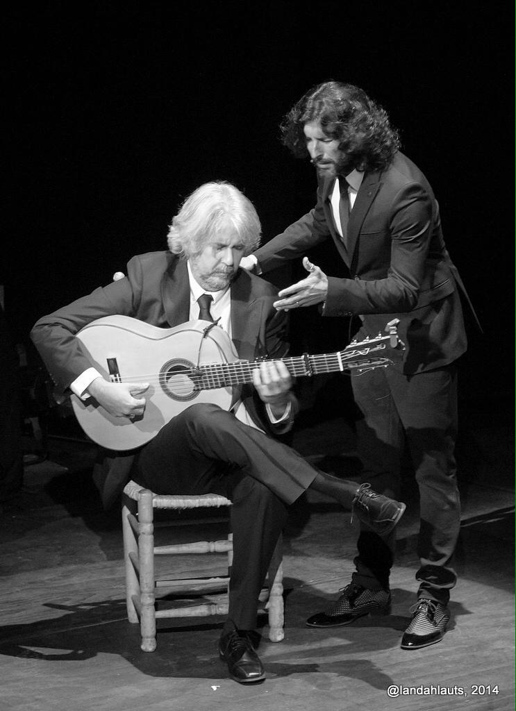 Arcangel_Flamen's tweet photo. Gracias Granada, porque anoche cante en casa, sentí al maestro #SiempreMorente en las tablas del @TeatroICatolica http://t.co/tLXTJVRbIz