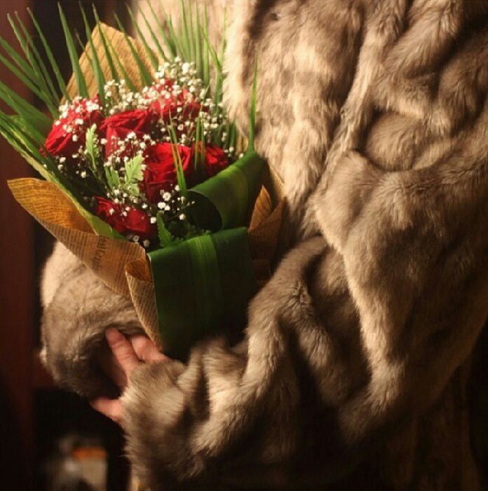 في دكان سليم  صادفت غرشوب
بين السمن والزيت شفته وفزيت
رايح مطرش اشتري أربعة روب
ومن شفتها ياناس صابون شليت