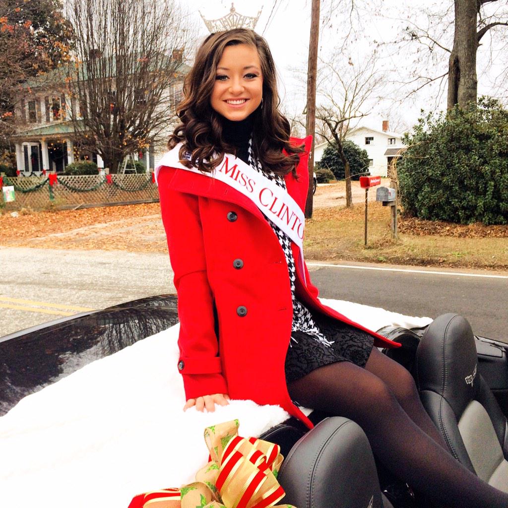 xBrakem's tweet photo. “@taybowden11: Newton Grove Christmas parade! #MissClinton http://t.co/1NeYgXjPr0”