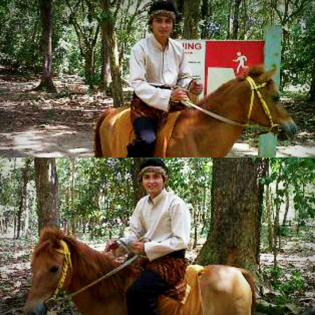 RT"<a href="/TB_tarzania/">Tarzanboys_Tarzania</a>: Vocalist TarzanBoyz <a href="/RendyPenna/">RENDY PENNA</a> saat Main Sinetron Kolosal. "