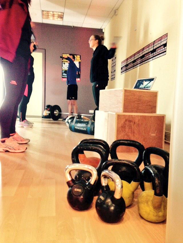 becomeamachine's tweet photo. The gang warming up before @PopUpCarryduff this morning for the WOD #Carryduff http://t.co/lOyAoktLsx