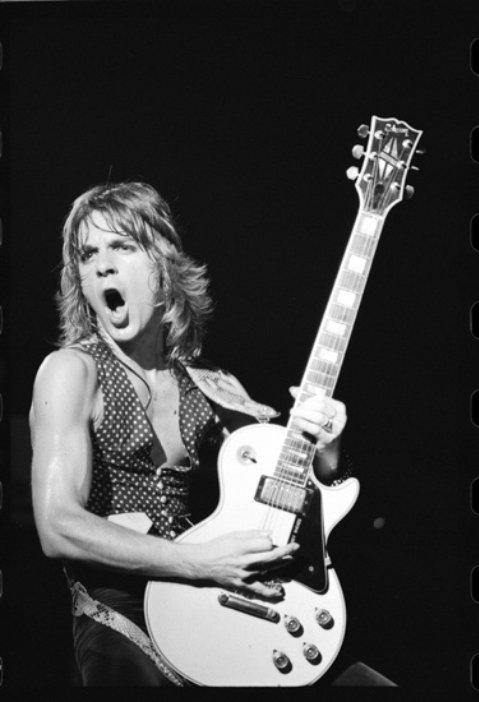 Today would be his birthday </3 happy birthday Randy Rhoads  