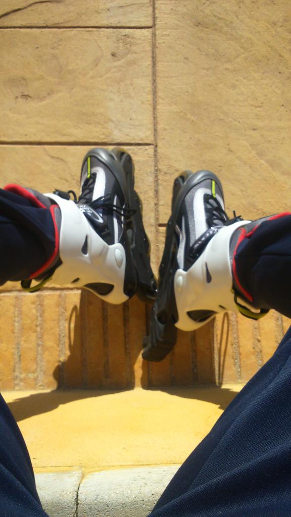 alvaritory's tweet photo. Mañana aprovechada con los patines y despues poniendo portal y arbol con @SaraHaro97 y estos dos piezas http://t.co/GEQCrCGbjp
