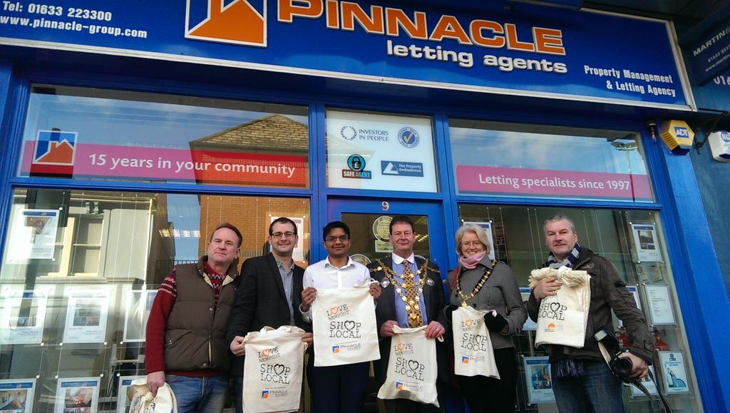 Thenewsagent's tweet photo. The @MayorofNewport and @thenewporters thanking @PinnacleLetting for sponsoring #ShopLocalSaturday #Newport #slsn http://t.co/pPtEB4ndzX
