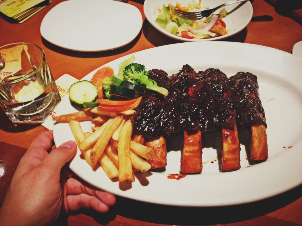 PranzyAndesby's tweet photo. Ok, I'm otw :D "@yudabustara: Kenyang makan Ribs, ada yang mau bantu ngabisin gak? Sini ke Pim 😜 http://t.co/Az65fHpAqJ"