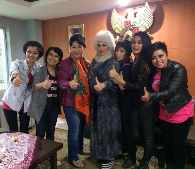 Taping hari ibu sama SHE n eyang Titik