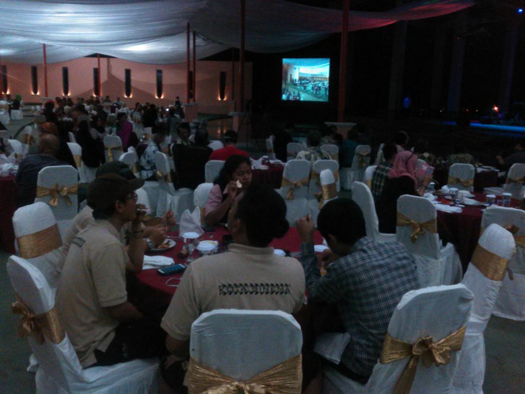 Gotrasawala2014's tweet photo. Farewell dinner para peserta #Gotrasawala2014 http://t.co/L0fujgdfsW