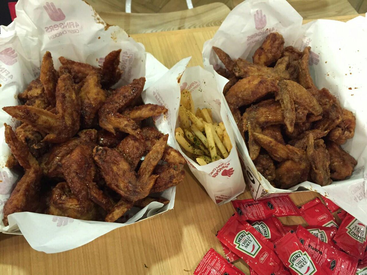 Hendylz's tweet photo. Filling up before flying of to ramen city (@ 4Fingers Crispy Chicken - @gimme4fingers) https://t.co/Ex6sfFVhac http://t.co/cU3gNDa9PU