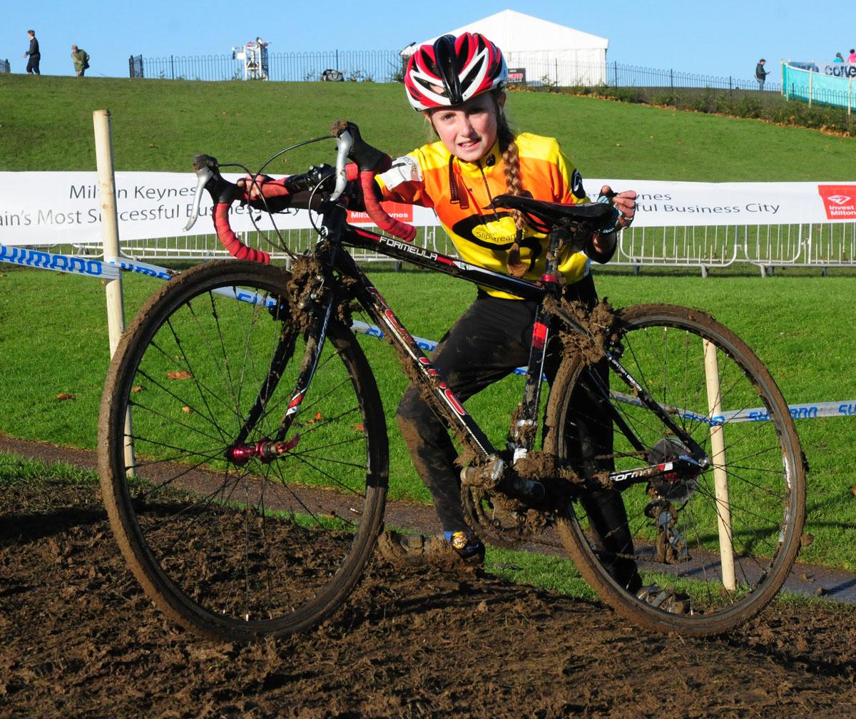 VeloUK's tweet photo. I think sums up the problem with canti brakes .. felt sorry for the young lass... #cyclocross #stickymud http://t.co/eoXVc5JnFo