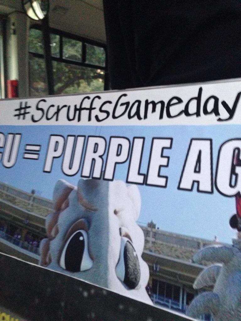 kamille22's tweet photo. See you later @ScruffyMurphys1 #GameDaySigns #GameDay #SicEmBears #fiftydollarbartab http://t.co/FahmWorM9b