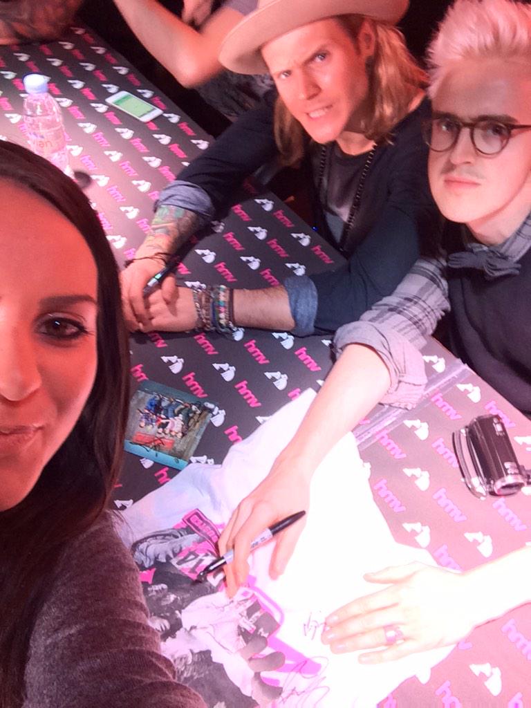 JasmineAyton's tweet photo. @tommcfly LOVELY TO MEET YOU LAST NIGHT 💖 http://t.co/kB3qGJIaii