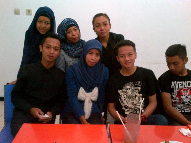 Dwi_jho's tweet photo. Selamat ulang tahun kak dina :D @dendikkurniawan http://t.co/9LZ5haQbxU