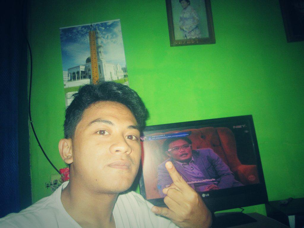 RamdanScumbagg's tweet photo. @netmediatama sabtu mlem pantengin terus net dah #NETMILIUNER_3 http://t.co/NKEIyUFP13