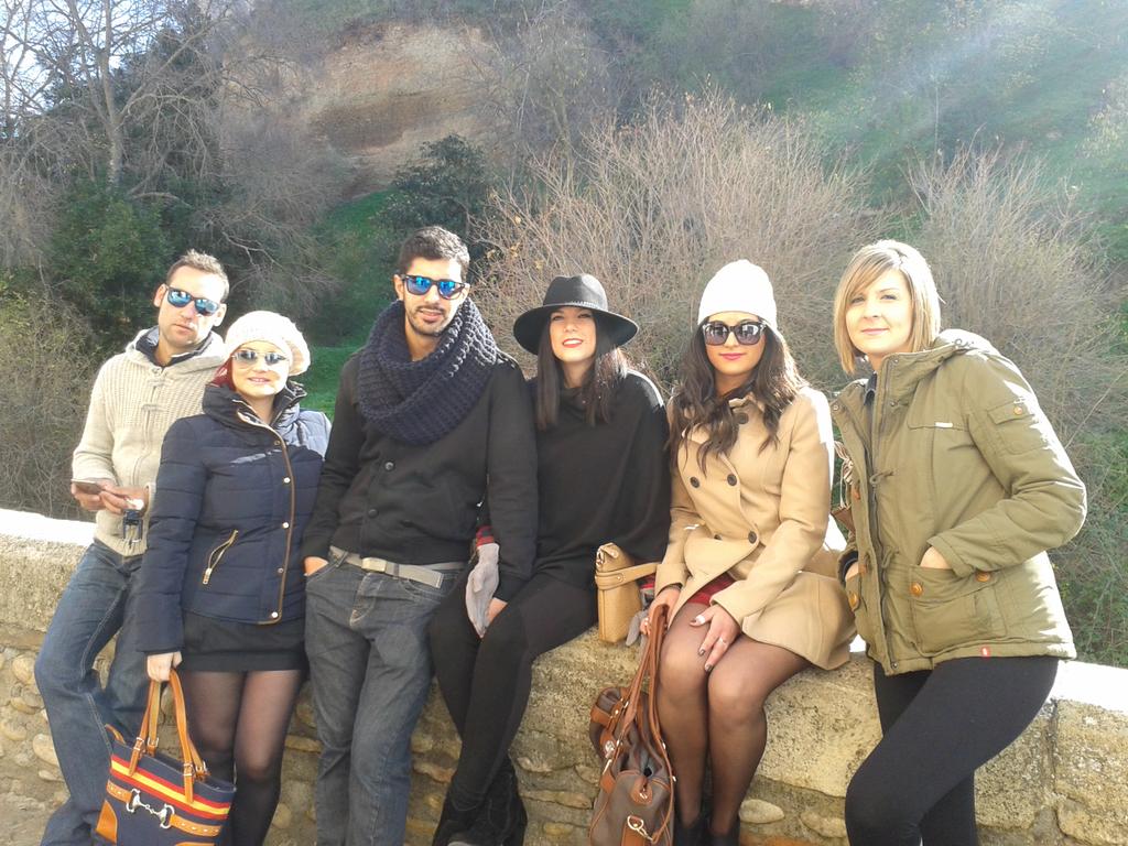 MaryyGarciaG's tweet photo. Esto si es estar de puuuente!! #Granada http://t.co/sRgZSA4HiW