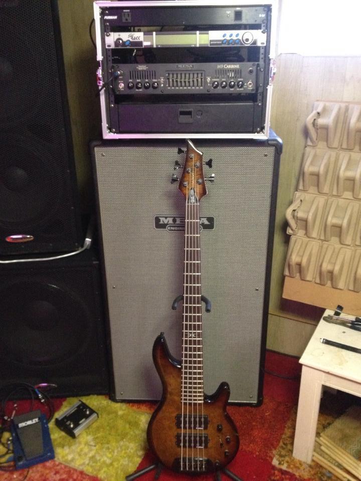 BofJWL's tweet photo. My @MesaBoogie rig and @TrabenBass Chaos Core 5. #lowlife http://t.co/TqykZUeOHK