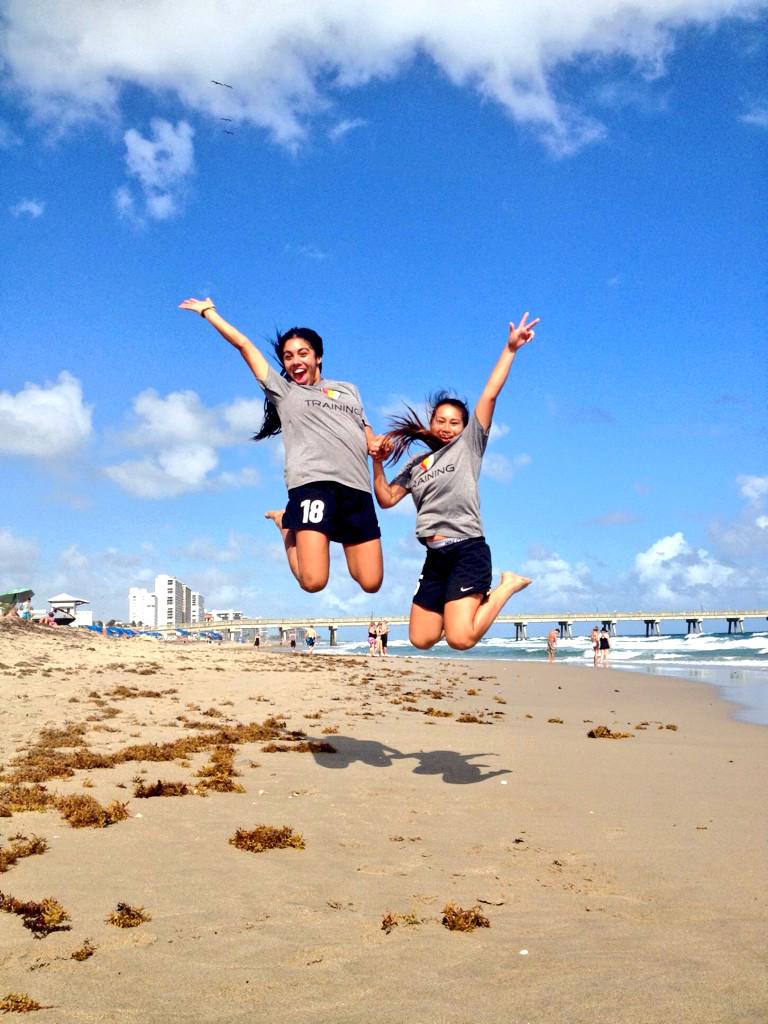 dani_annanicole's tweet photo. Had some much fun with these girls yesterday!🌴 #Florida #floridastate #CollegeCup #finalfour2014 http://t.co/aD5rTu9DcR