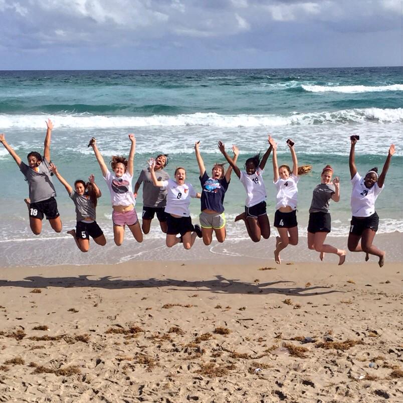 dani_annanicole's tweet photo. Had some much fun with these girls yesterday!🌴 #Florida #floridastate #CollegeCup #finalfour2014 http://t.co/aD5rTu9DcR