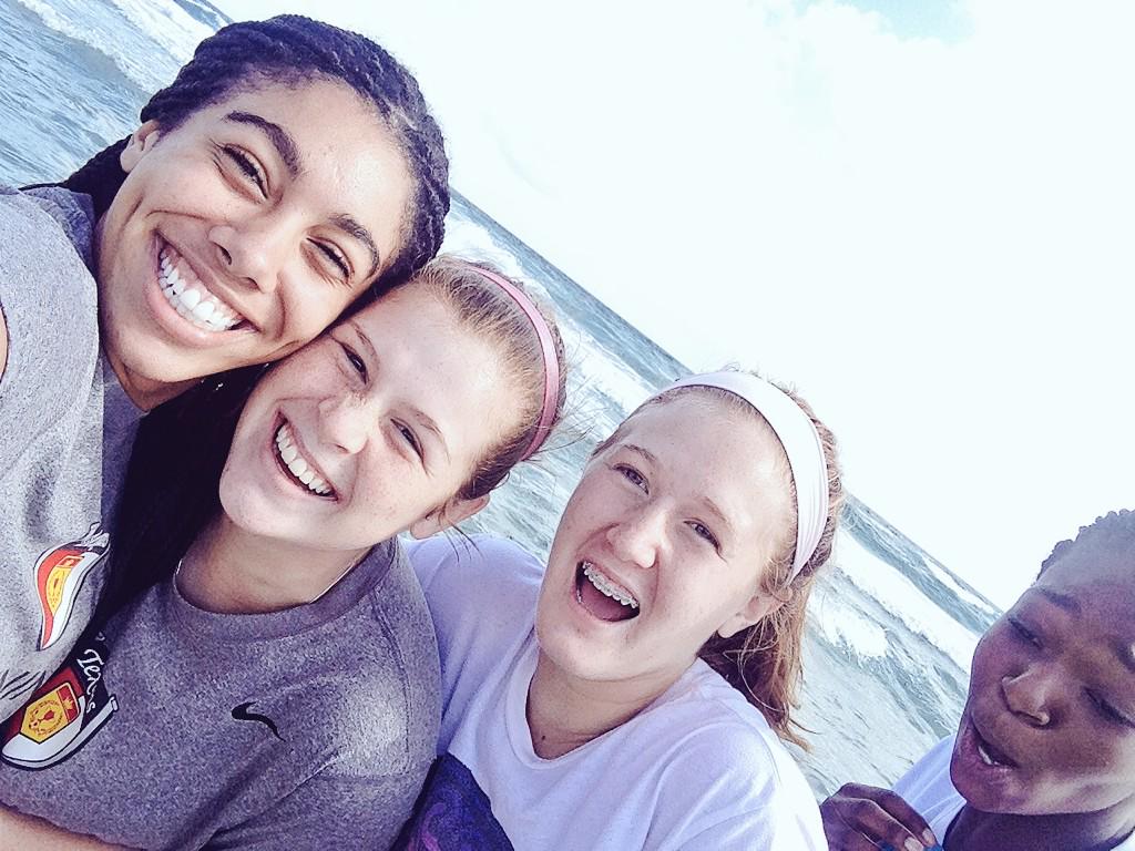 dani_annanicole's tweet photo. Had some much fun with these girls yesterday!🌴 #Florida #floridastate #CollegeCup #finalfour2014 http://t.co/aD5rTu9DcR
