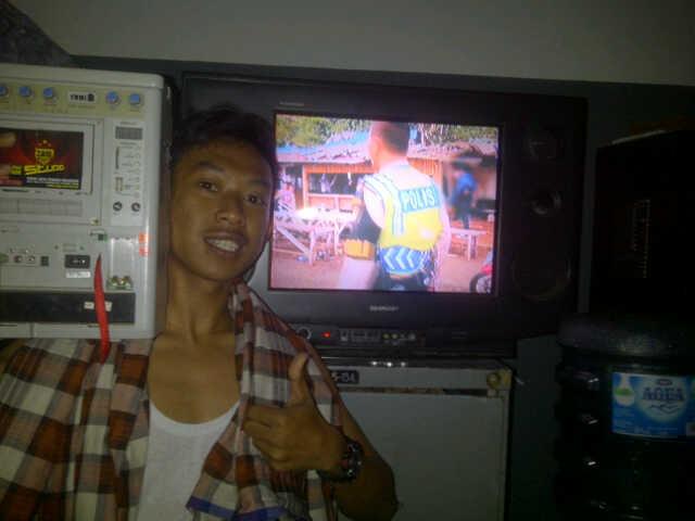 puryya_18's tweet photo. #NET_MILIUNER_4 @NET_Mediatama #NET_Miliuner Ronda dulu sambil liat 86 http://t.co/0J0dixa8hg