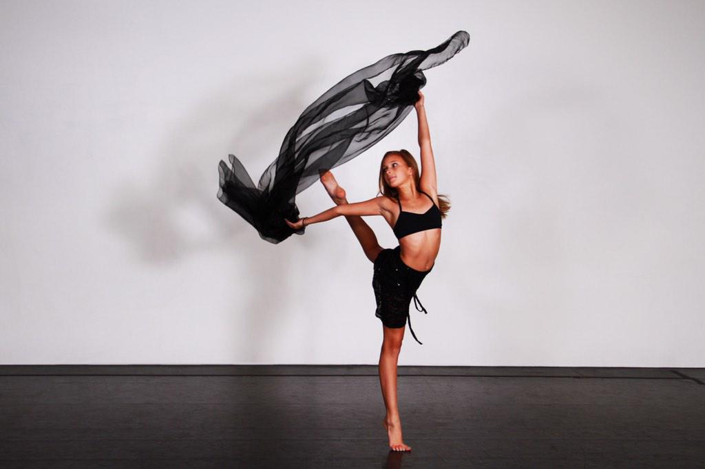 VersatileDC's tweet photo. 2014 Apprentice Mitsana Sanderson!!! #VDC #PhotoShoot #Versatile #Dance http://t.co/QWjNGkg760