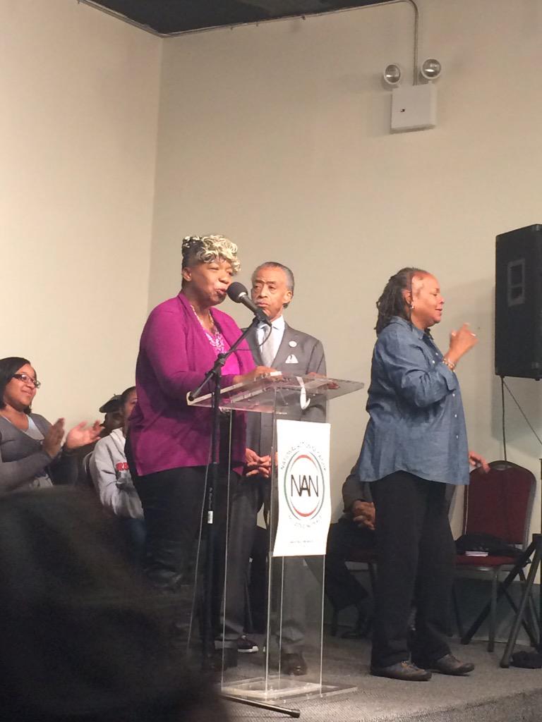 ErinGClarke's tweet image. #EricGarner's mother says "my heart is overflowing with joy" because so many people are standing up for her son @NY1