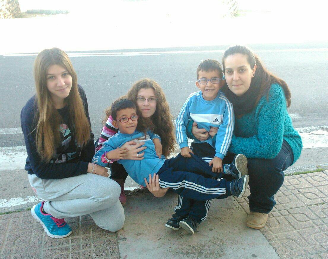 auroragata12's tweet photo. Con las pardum's @Sara7Gata y @ThePrincipessa5 y mis nanos http://t.co/aAKRErIuU9