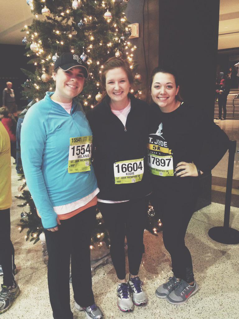 ellenevest's tweet photo. 5K for the kids! we did it in styyyyyyle. @kodienorville @MelanieLDenney #goodworkyall http://t.co/LKxaYWQnJp