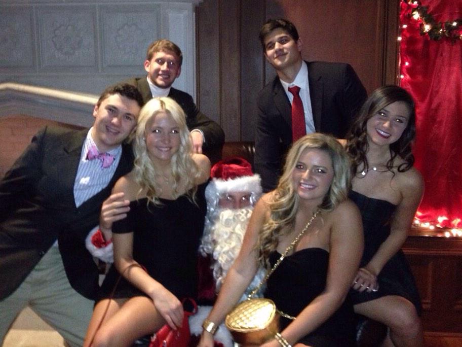 Beta_IU's tweet image. Happy holidays!! #PiChapter #BetaThetaPi