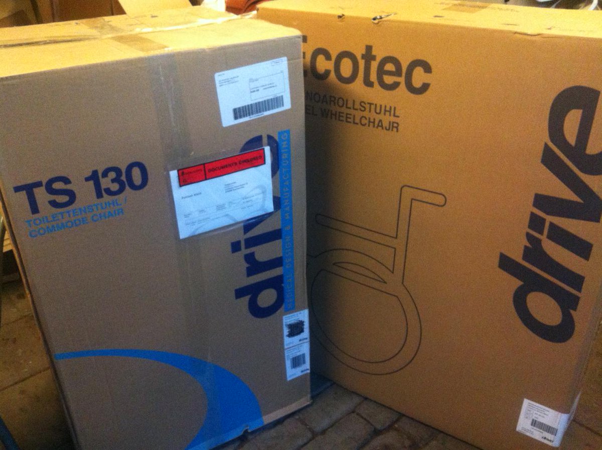 zorgbroeder's tweet photo. Nieuwe toiletstoel en rolstoel klaar voor aflevering a.s maandag. #hulpmiddelen #gratislevering #zorg @zorgbroeder http://t.co/LQ968Nc573