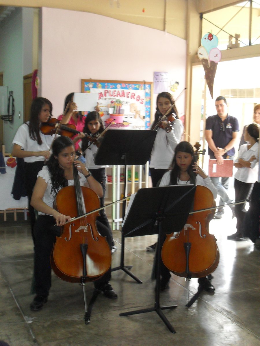 Quinteto de Cuerdas <a href="/nucleoejido/">Nucleo Ejido</a>  presentación C.E.I Gran Mariscal de Ayacucho 
#ElSistemaEnNavidad2014  <a href="/elsistema/">El Sistema</a>