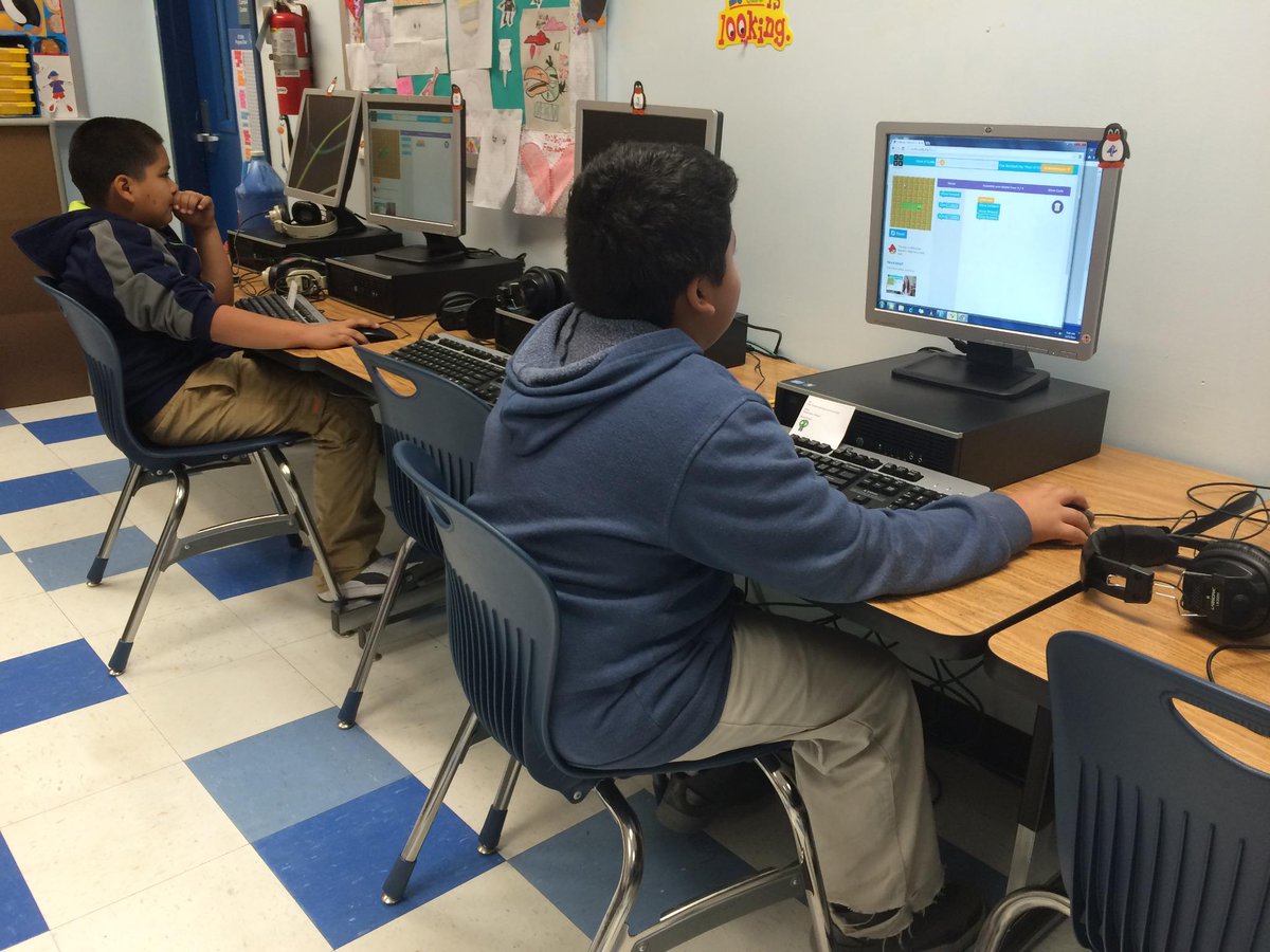 OmarEValdivia's tweet photo. @hisdSTEM Eliot ready for Hour of Code! http://t.co/7qwmneOwKM