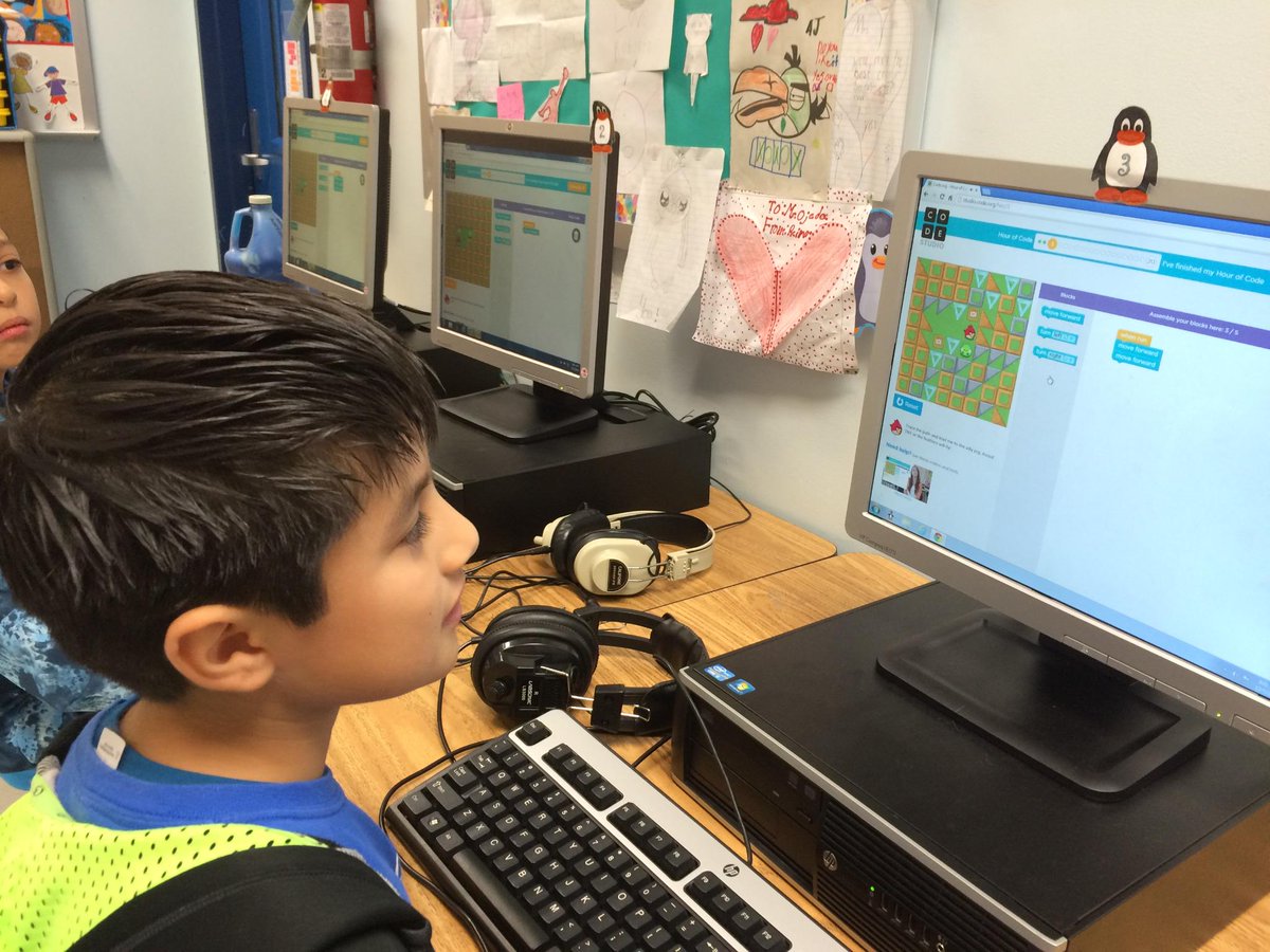 OmarEValdivia's tweet photo. @hisdSTEM Eliot ready for Hour of Code! http://t.co/7qwmneOwKM