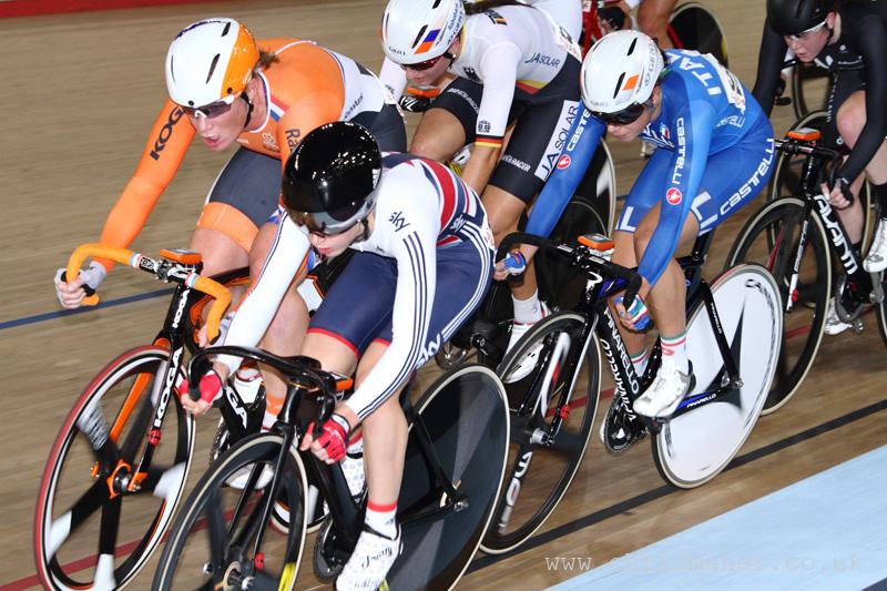 CyclingShortsUK's tweet image. It's been difficult to separate these 2 in the Women's Omnium. @LauraTrott31 #KristenWild #TWC2014 #trackcycling