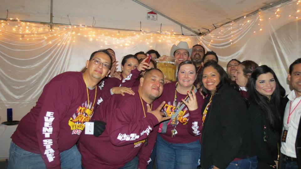GueraGarcia03's tweet photo. Ready for the tamale fest!  Listos para el festival del tamale! #stf2014 @eldasa @gema_07 #TamaleFest http://t.co/inzfIARGhl