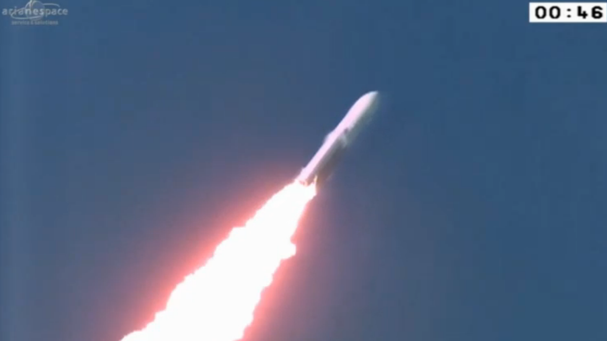 SpaceflightNow's tweet photo. Today's launch was the #Ariane5 rocket's 63rd straight successful mission since 2003. #VA221 http://t.co/jU8NjsgH9H http://t.co/UFQVCJfMPn