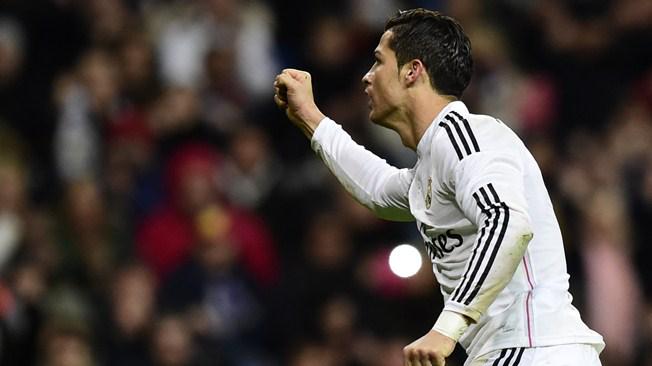 fifacom_fr's tweet photo. Triplé pour #CR7, série record pour le #RealMadrid #Liga : http://t.co/x4jbAWQ4KM http://t.co/DZ6O4UzgAJ