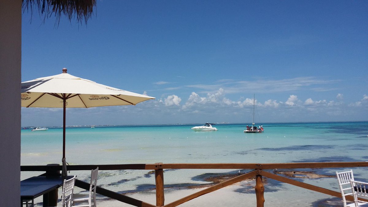 MiaReef's tweet photo. How about a drink with this view? Que tal una bebida con esta vista? @MiaReef http://t.co/4o5UbCiJaf