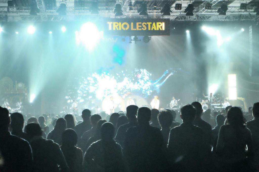 bchastity's tweet photo. Terima kasih @TrioLestari! We had fun! #TLSmusicalconcert https://t.co/SlmT9MnIJb http://t.co/z85SwsvvN3