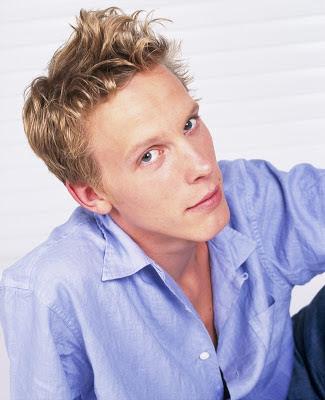 永月弥生 Twitterren ローレンス フォックスな 1960年代から活躍の英国俳優フォックス兄弟の弟ジェームズ フォックスの長男で 主任警部モース のスピンオフ オックスフォードミステリー ルイス警部 Http T Co Fxkwqercdqとか出てるよ Http T Co Baaxzr8mla