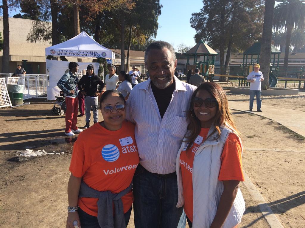 ATTPIONEERS_PC's tweet photo. With District 9 Council Member Curren D. Price Jr. #attpioneers #attangels http://t.co/LfQLvD0Lj2