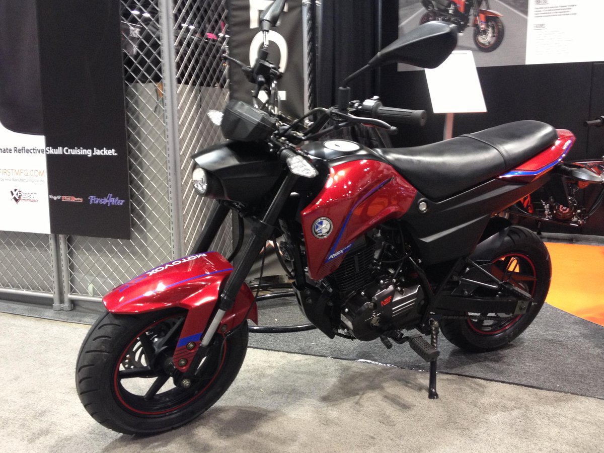 Dealernews's tweet photo. Priced at $1999, the 12 HP 150cc RBX-150 from Motovox has it sights set on fun-seekers—and probably the Grom. #DXPO14 http://t.co/JjxU48EQJ3