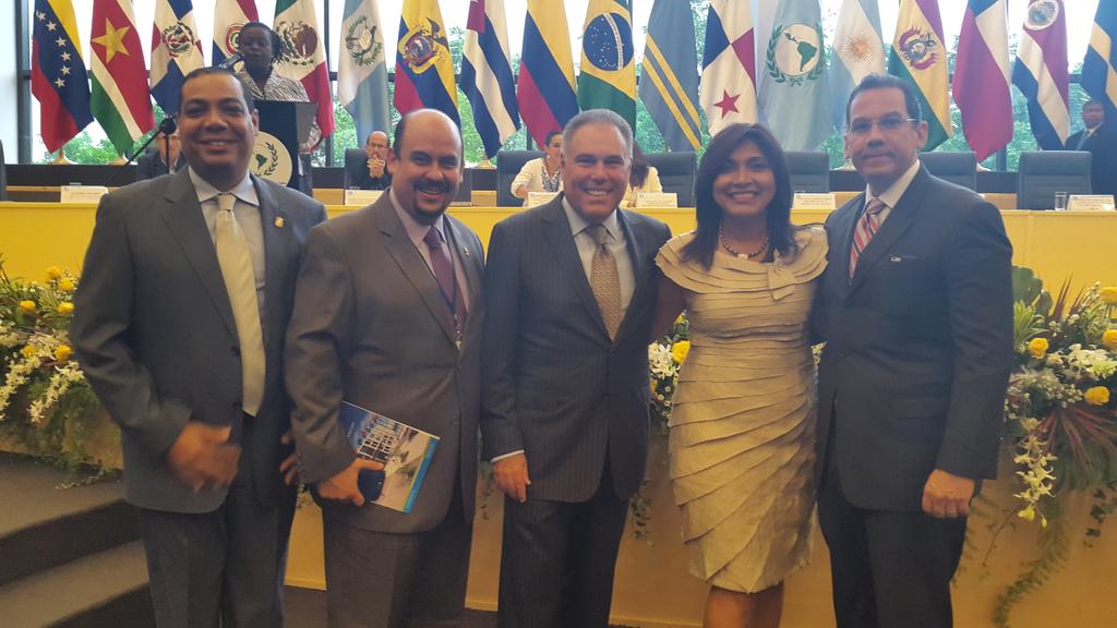 RosaCanto03's tweet photo. En Asamblea Conmemorativa del Cincuentenario del Parlatino @SamuelLewis @ivan_picota @JavierSucre2 @ChinoSuccari http://t.co/kVhCqkRtMc