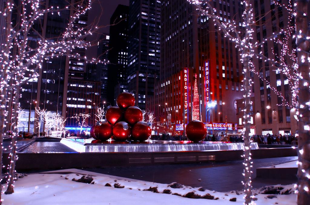 nyc_everything's tweet photo. #Manhattan #NewYorkCity #ChristmasTree #Christmas #RadioCityMusicHall #RadioCity http://t.co/06cOM2EebD